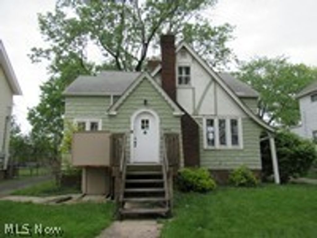 17408 Woodbury Avenue, Cleveland, OH 44135