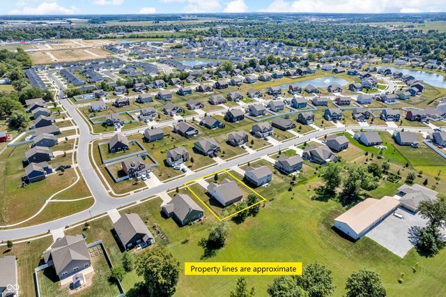 70 Blue Lace Drive, Whiteland, IN 46184
