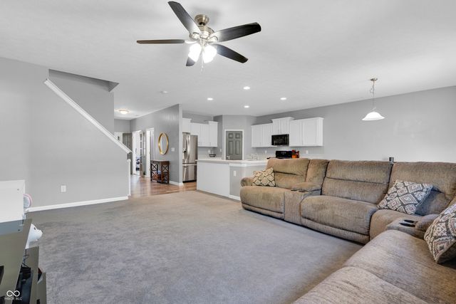 70 Blue Lace Drive, Whiteland, IN 46184