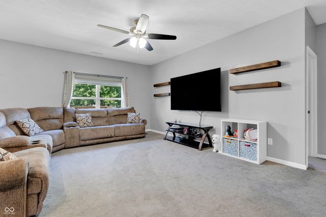 70 Blue Lace Drive, Whiteland, IN 46184