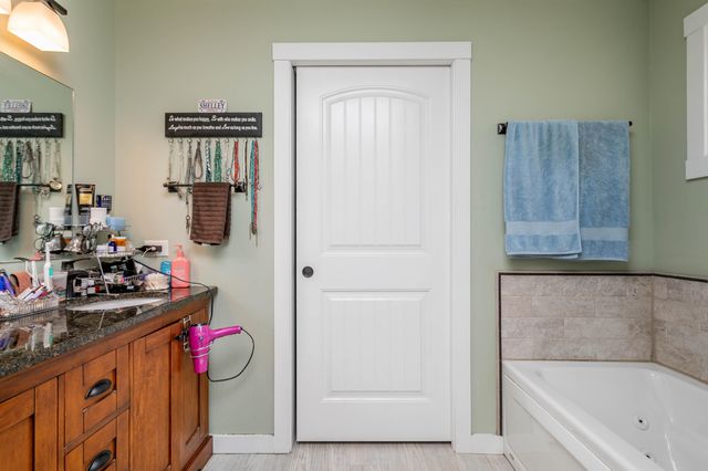 12600 N HECHT RD, Hallsville, MO 65255