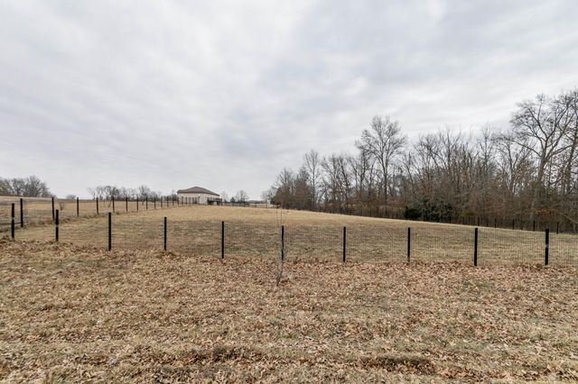 12600 N HECHT RD, Hallsville, MO 65255