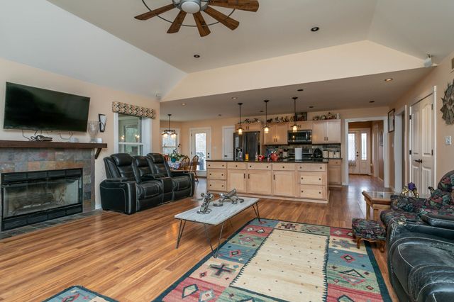 12600 N HECHT RD, Hallsville, MO 65255