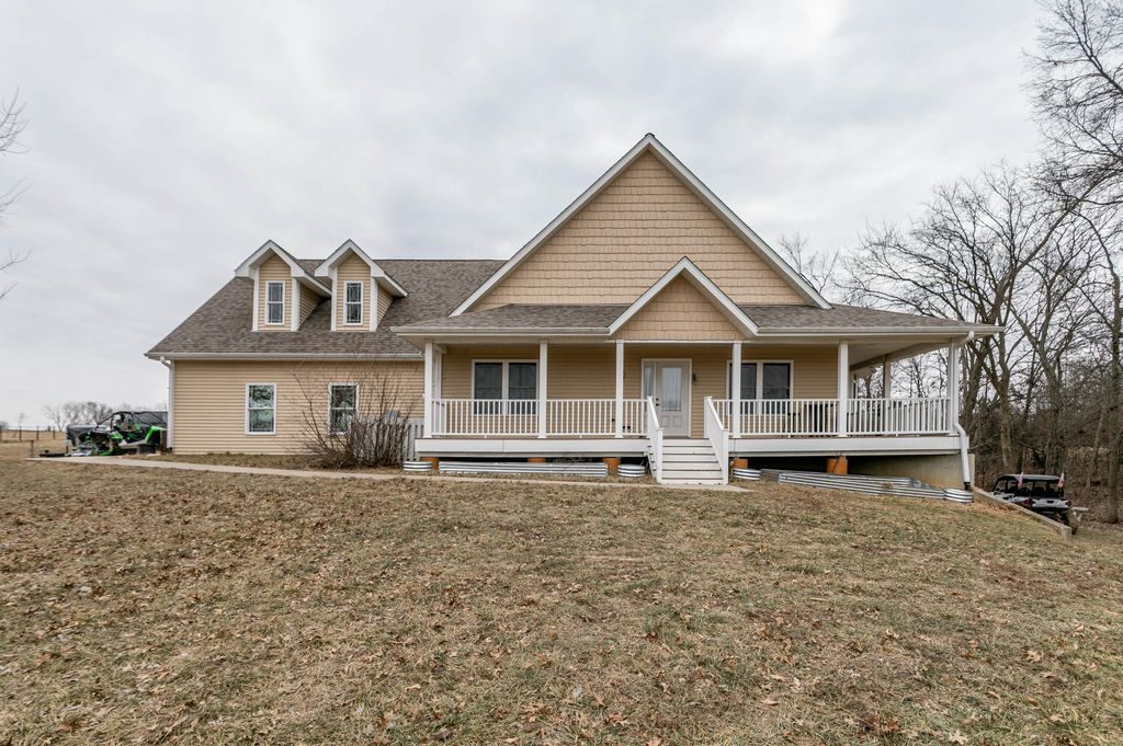 12600 N HECHT RD, Hallsville, MO 65255