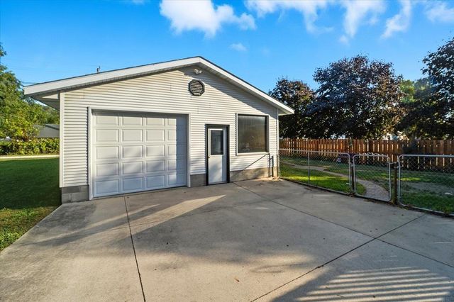 301 W Sycamore Street, Dunkerton, IA 50626