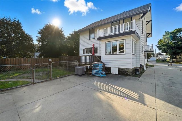 301 W Sycamore Street, Dunkerton, IA 50626