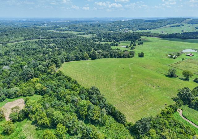 2301 Holloway Rd, Lebanon, TN 37090