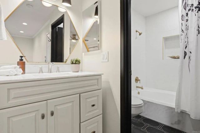 2349 Altisma Way B, Carlsbad, CA 92009