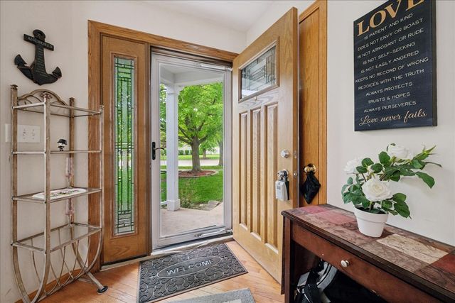 1068 N Camden Lane, South Elgin, IL 60177