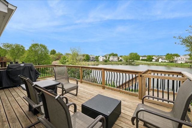 1068 N Camden Lane, South Elgin, IL 60177