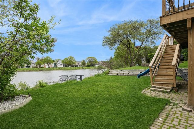 1068 N Camden Lane, South Elgin, IL 60177