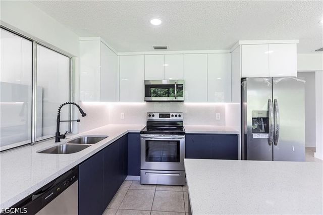 1717 NE 6th TER, Cape Coral, FL 33909