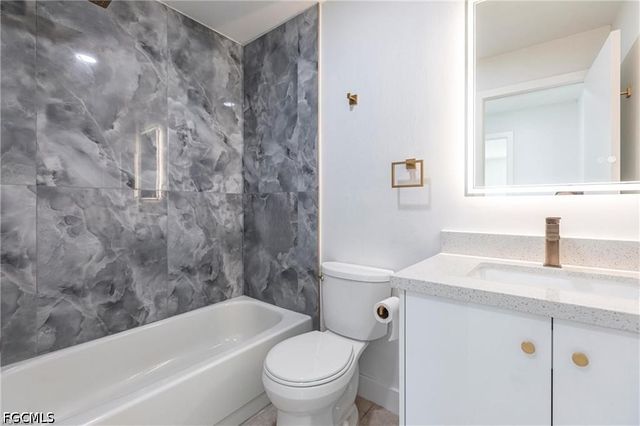 1717 NE 6th TER, Cape Coral, FL 33909