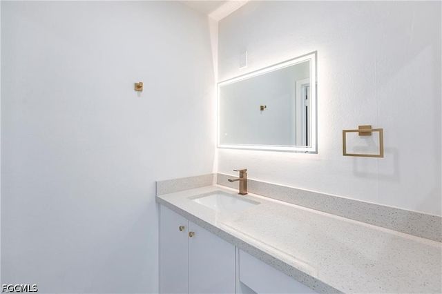 1717 NE 6th TER, Cape Coral, FL 33909