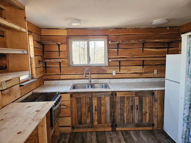 742-5 Rr 2, Ava, MO 65608