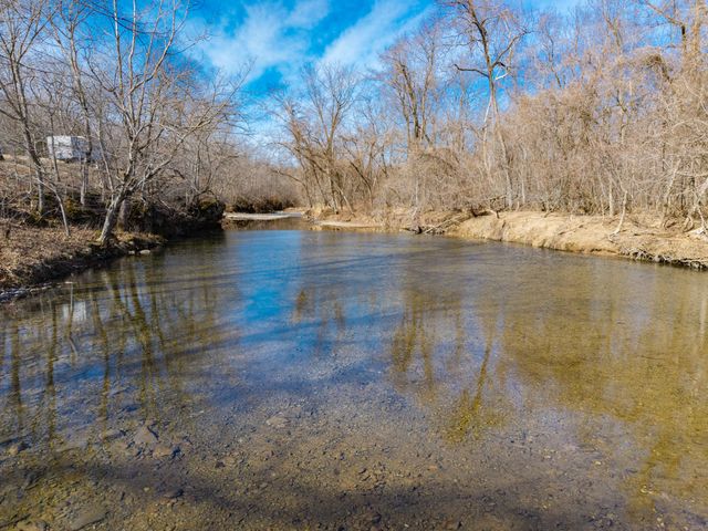 742-5 Rr 2, Ava, MO 65608