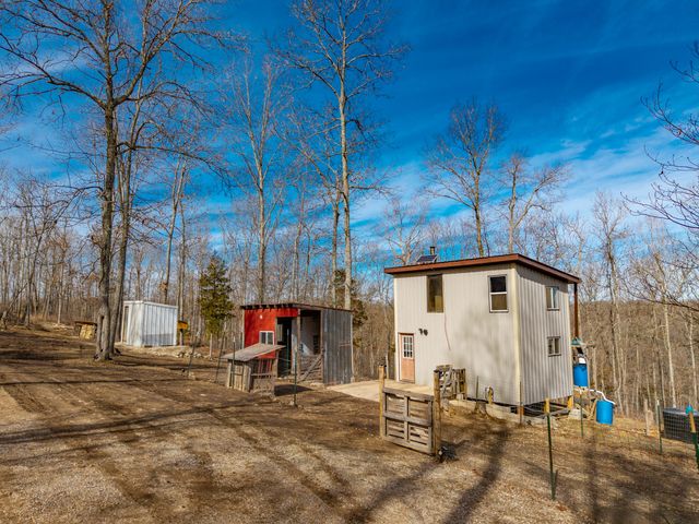 742-5 Rr 2, Ava, MO 65608