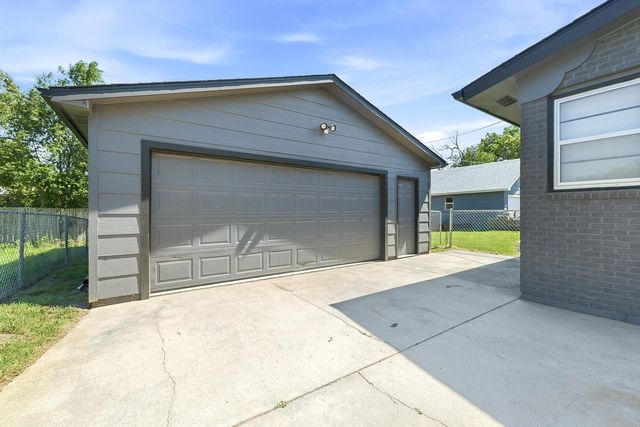 1232 E El Monte St, Wichita, KS 67216