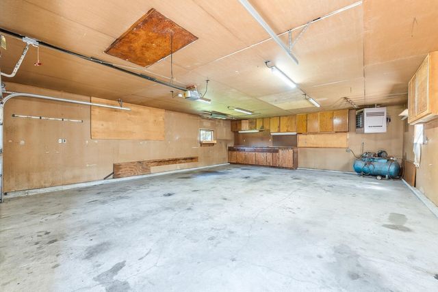 1232 E El Monte St, Wichita, KS 67216
