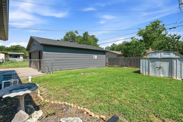 1232 E El Monte St, Wichita, KS 67216
