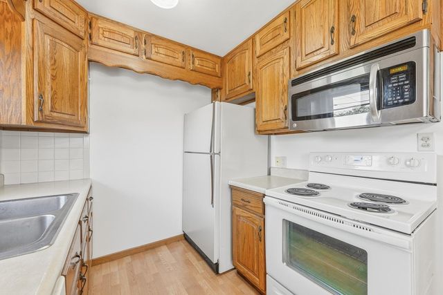 1232 E El Monte St, Wichita, KS 67216