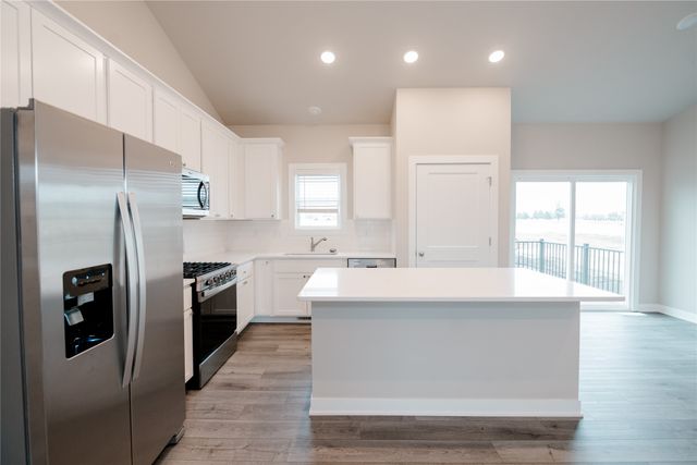 3221 Brook Landing Court, Des Moines, IA 50317