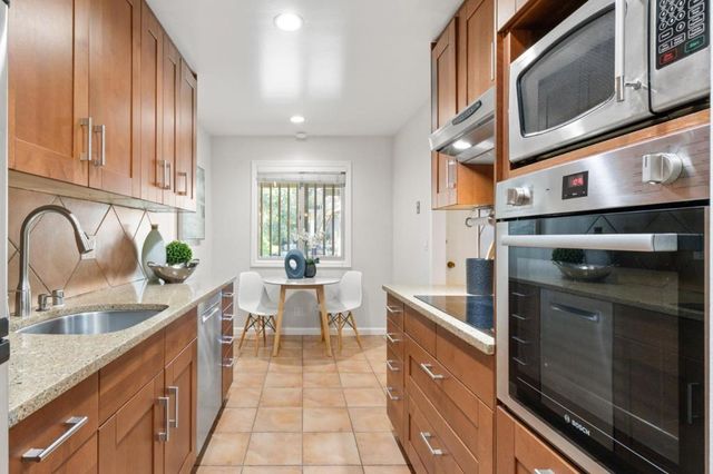 2315 Eastridge Avenue 724, Menlo Park, CA 94025