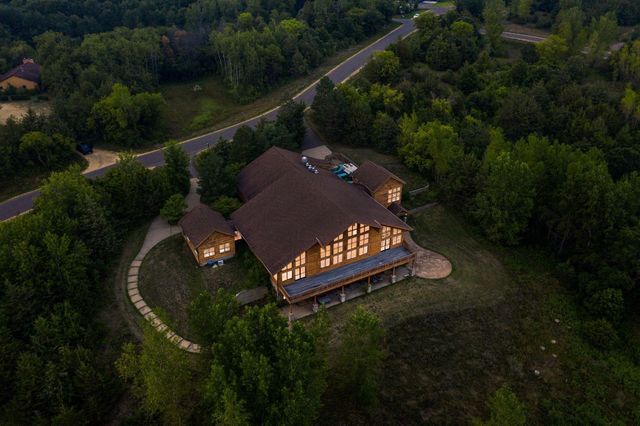 893 Crane Hill Trail, Hudson, WI 54016