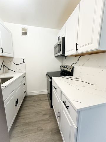 2606 W Balmoral Avenue 311, Chicago, IL 60625