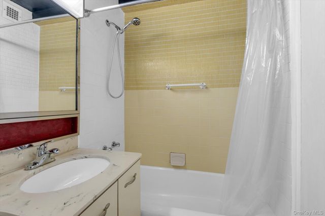 61-20 Grand Central Parkway A208, Forest Hills, NY 11375