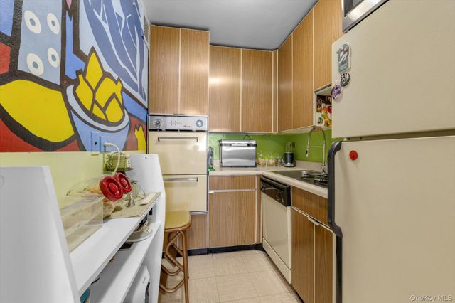 61-20 Grand Central Parkway A208, Forest Hills, NY 11375