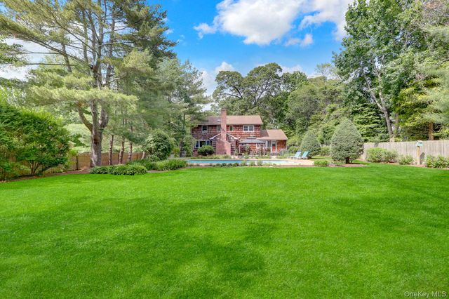 31 Penelope Drive, East Setauket, NY 11733