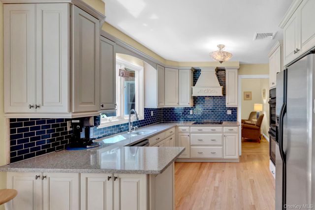 31 Penelope Drive, East Setauket, NY 11733