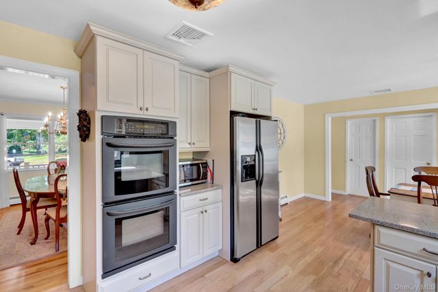 31 Penelope Drive, East Setauket, NY 11733