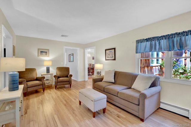 31 Penelope Drive, East Setauket, NY 11733