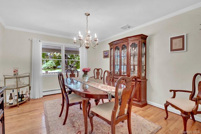 31 Penelope Drive, East Setauket, NY 11733