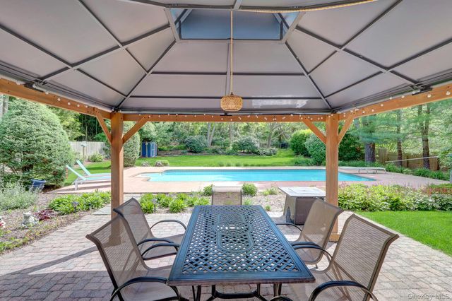 31 Penelope Drive, East Setauket, NY 11733