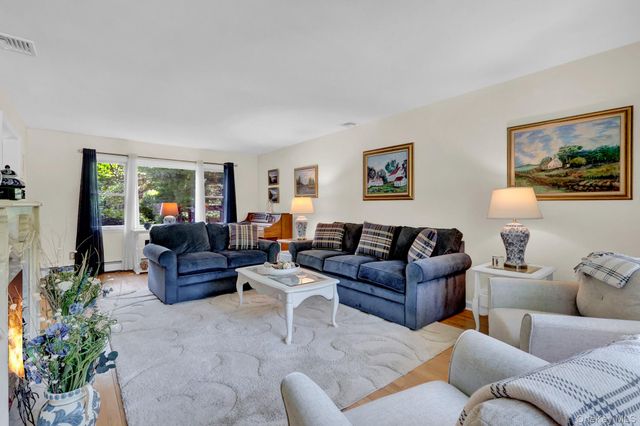 31 Penelope Drive, East Setauket, NY 11733