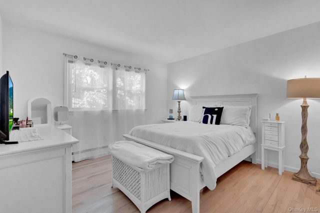 31 Penelope Drive, East Setauket, NY 11733