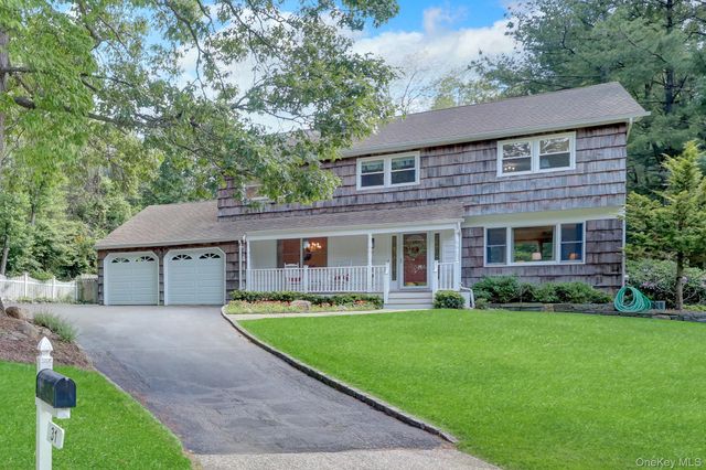 31 Penelope Drive, East Setauket, NY 11733