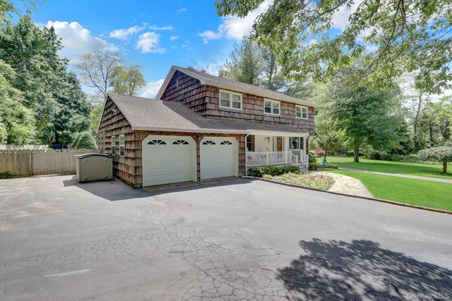 31 Penelope Drive, East Setauket, NY 11733