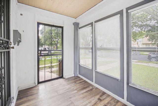 4044 N 40th STREET, Milwaukee, WI 53216