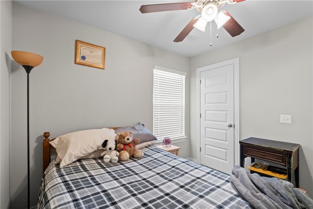 2102 N Carl Street, Siloam Springs, AR 72761