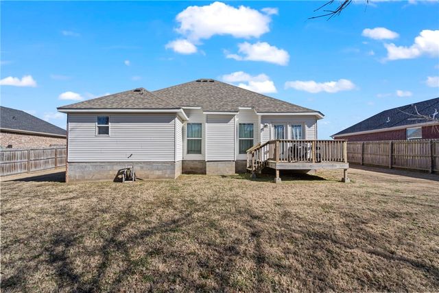 2102 N Carl Street, Siloam Springs, AR 72761