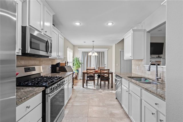 2102 N Carl Street, Siloam Springs, AR 72761