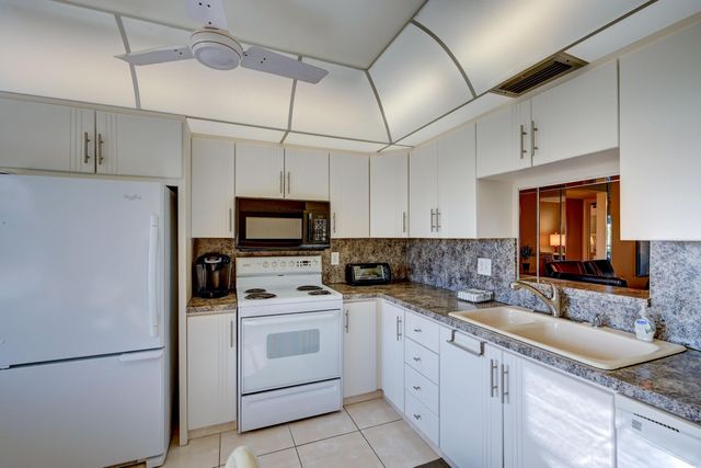 2304 LUCAYA Lane L4, Coconut Creek, FL 33066