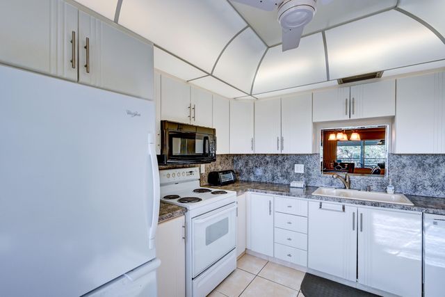 2304 LUCAYA Lane L4, Coconut Creek, FL 33066