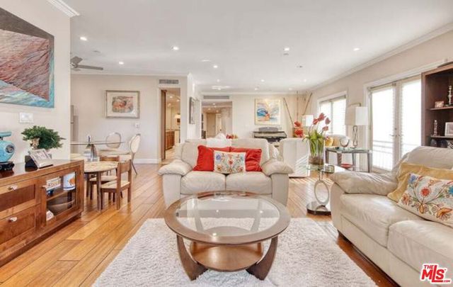 918 S Wooster Street 2, Los Angeles, CA 90035