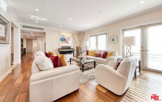 918 S Wooster Street 2, Los Angeles, CA 90035