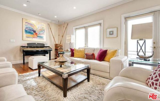 918 S Wooster Street 2, Los Angeles, CA 90035